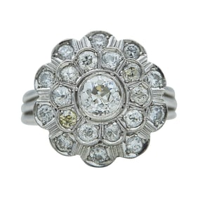 18K White Gold Diamond Floral Cluster Ring