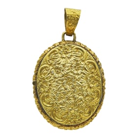 18K Yellow Gold Floral Engraved Locket Pendant
