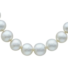 Gradated Akoya Pearl Necklace with 14K White Gold Diamond Clasp