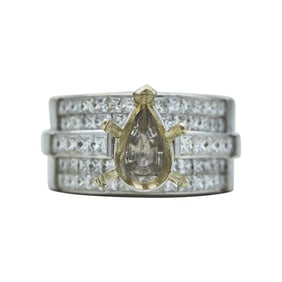 18K White Gold Princess-Cut Diamond Pear-Shaped Engagement Ring Setting