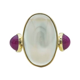 18K Yellow Gold Bezel-Set Grey Moonstone and Ruby Cabochon Three Stone Ring