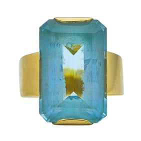 18K Yellow Gold Elongated Emerald-Cut Aquamarine Ring