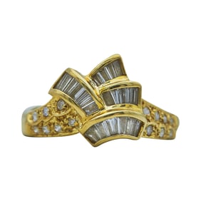 18K Yellow Gold Round and Baguette Cut Diamond Ring