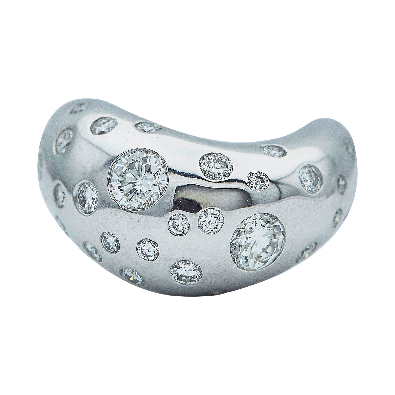 Fred Paris 18K White Gold and Diamond Ring: BRAND: Fred Paris; METAL: 18K White Gold; APPROXIMATE TOTAL DIAMOND WEIGHT: 1.25 ctw; STAMPED: Fred Paris, PT950, Serial number; CONDITION: Pre-owned, Very Good; ITEM WEIGHT (GRAMS): 19.8 g; MEASUREME