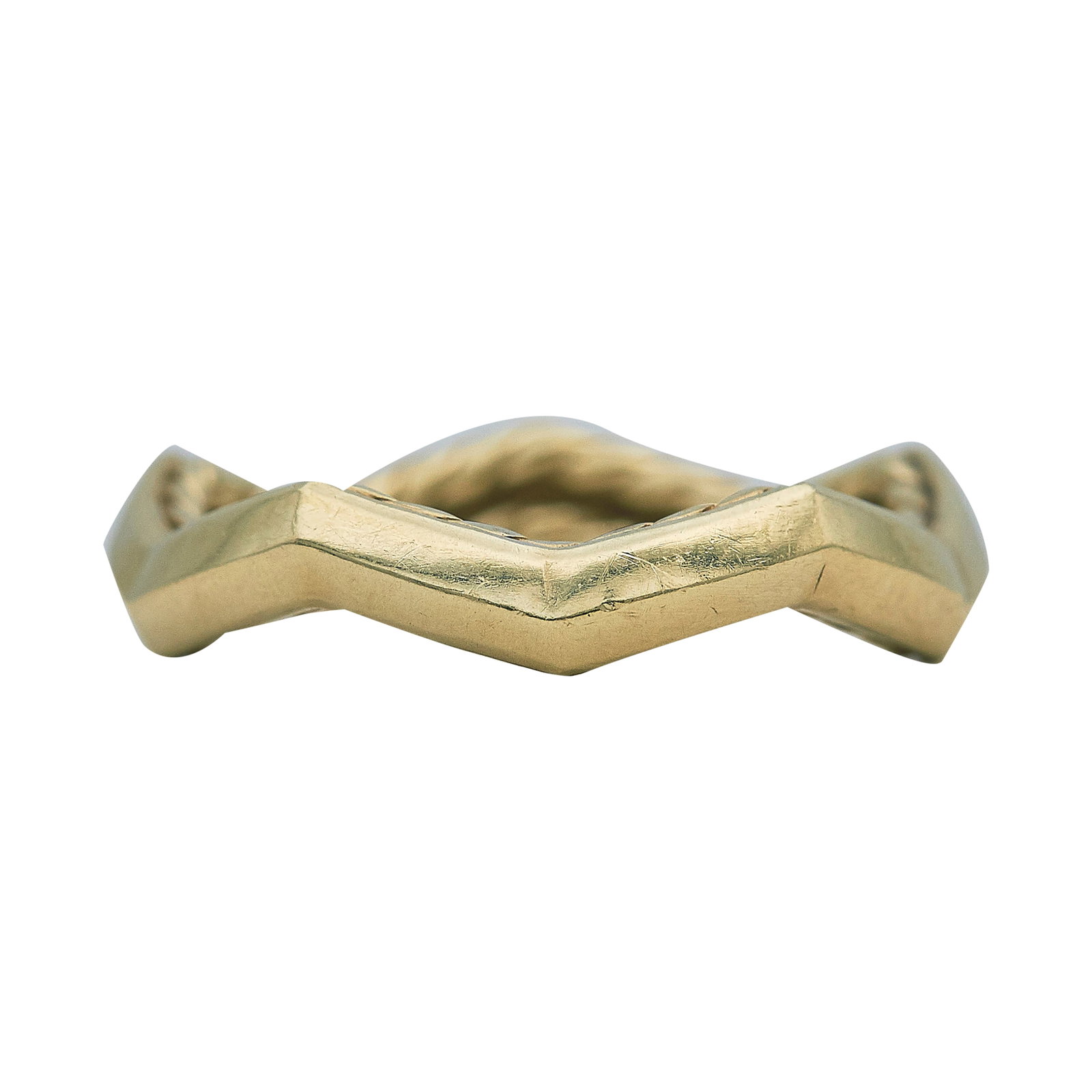David Yurman Zig Zag 18K Yellow Gold Band Ring: BRAND: David Yurman; COLLECTION: Zig Zag; METAL: 18K Yellow Gold; STAMPED: © DY, 750; CONDITION: Pre-owned, Good; ITEM WEIGHT (GRAMS): 4.4 g; MEASUREMENTS: Ring size 5 3/4