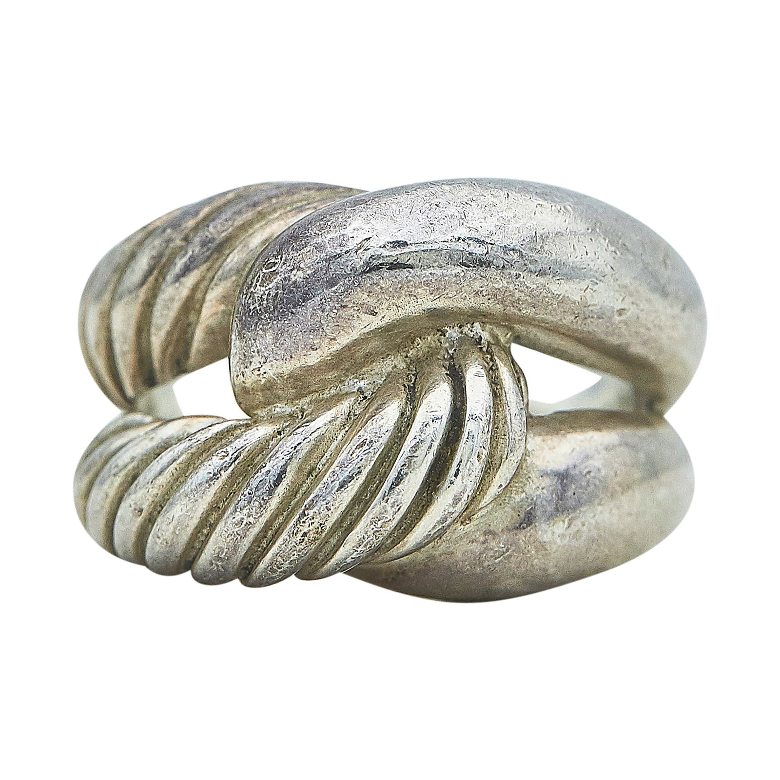David Yurman Sterling Silver Interlocking Ring: BRAND: David Yurman; METAL: Sterling Silver; STAMPED: ©D.Y., 925; CONDITION: Pre-owned, Good; ITEM WEIGHT (GRAMS): 16.7 g; MEASUREMENTS: Ring size 7 1/4