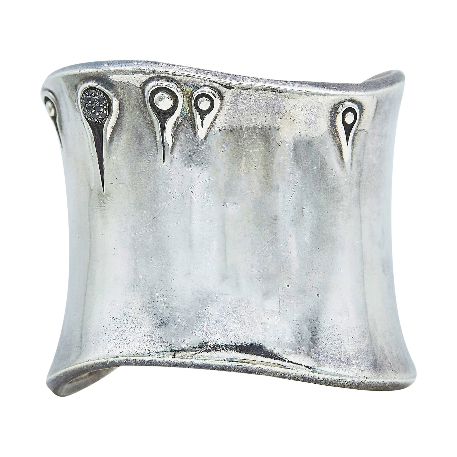 John Hardy Sterling Silver and Black Stone Cuff Bracelet: BRAND: John Hardy; METAL: Sterling Silver; GEMSTONES: Black Stone; STAMPED: John Hardy, M, 925, Maker's mark, 7 Bamboos; CONDITION: Pre-owned, Good; ITEM WEIGHT (GRAMS): 108.5 g; MEASUREMENTS: Bracele