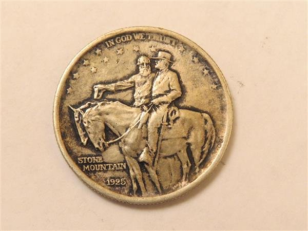 US 1925 Stone Mountain Commemorative Silver Half Dollar: US 1925 Stone Mountain Commemorative Silver Half Dollar CoinAll coins are listed at no reserve. Consigner RZ46.