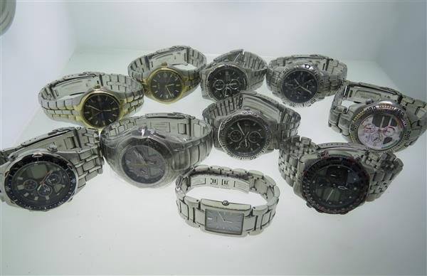 Lot of Ten Citizen Watches: Lot of ten mens Citizens Watches. Not Running.