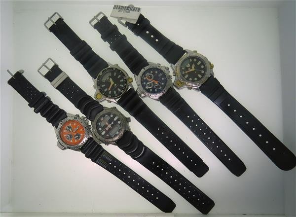 Citizen Rubber Band Watch Lot of 5: Lot of 5 Citizen watches with rubber bands. Functions - digital window,three reg. chronograph,date at 3 o'clock,luminous markers/hands. Some damages on dials,crystals are scratched/damaged. All qu