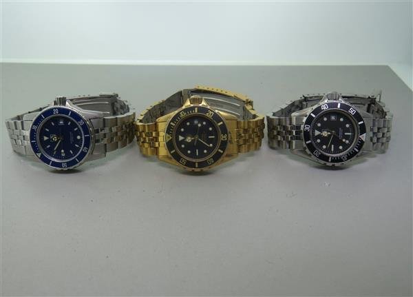 Tag Heuer Professional Steel Ladies Watch Lot of 3: Lot of 3 Tag Heuer ladies watches - cases 27mm in diameter. Quartz - not running. Functions - blue and black dials with luminous markers/hands,date at 3 o'clock,rotating bezel