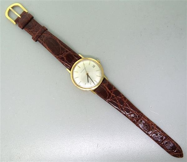 Juvenia 18k Gold Automatic Watch cal. 892: 18k gold case - 32mm in diameter. Automatic 17 jewel movement, cal. 892 - running order. Date at 3 o'clock, center second hand. Triple signed, original crown.Watches are guaranteed to be in runnin