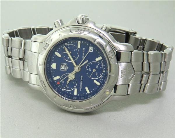 Tag Heuer Professional Chronograph Watch CH1111 0: Case - 40mm in diameter. BLue dial with 3 reg. chronograph, date at 4 o'clock, luminous hands and markers. Quartz movement - running order.Watches are guaranteed to be in running order, if describ