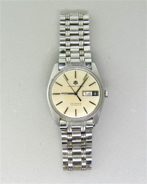 Universal Geneve Unisonic Chronometer Day Date Watch: Case - 32mm in diameter. Quartz movement - not running. Chronometer, day and date at 3 o'clock. Watches are guaranteed to be in running order, if described as such, at the time of listing only. Wa