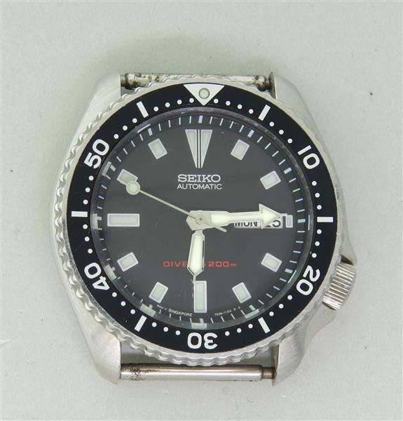 Seiko Automatic Diver Day Date Watch: Case - 41mm in diameter. rotating bezel, day date at 3 o'clock, luminous hands. Automatic movement - running order.Watches are guaranteed to be in running order, if described as such, at the time 