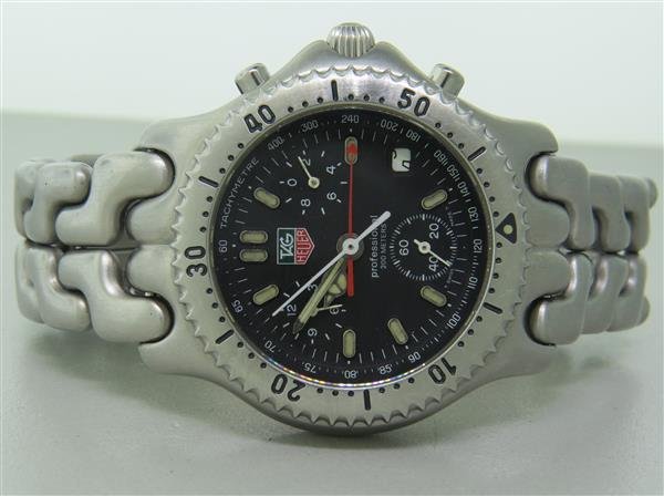 Tag Heuer Professional Chronograph Watch CG1110 0: Case - 37mm in diameter. Quartz movement - running order. Rotating bezel, three reg. chronograph, date at 4 o'clock. Link stel bracelet , original buckle.Watches are guaranteed to be in running or