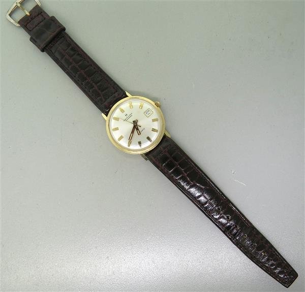 Hamilton Masterpiece 14k Gold Watch: 14k gold case - 34mm in diameter. Dial with gold stick markers, date at 3 o'clock, center second hand, original Hamilton crown. Quartz movement - running order.Watches are guaranteed to be in runn