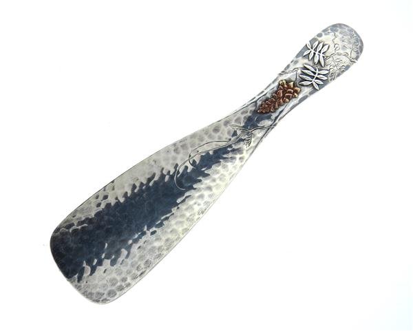 Tiffany & Co Sterling Mixed Metal Shoe Horn No. 658: Shoe horn measures 7 3/8" x 1 3/4". Marked Tiffany & Co, 4435M 2180, sterling silver and other metals, 658. Weight - 2.57 oztGemstones have not been graded for color and clarity ,and tes