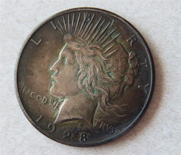 1928 Silver Peace Dollar US Coin (1 of 2)