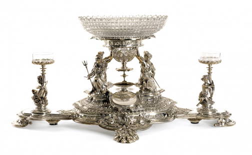 Centerpiece: Extraordinary centerpiece with Elkington Silver Plate dish, entirely chiseled with vegetal garnishes.