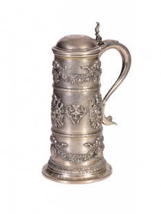 Tankard: Tankard of embossed and engraved silver, German Baroque style, beginning of XX century, silver weight about gr. 1200, H cm 30