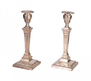 Couple of candelholders: Couple of important silver candleholders with one flame, English marks, early XX century.