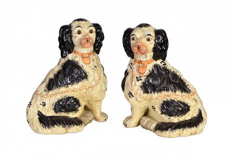 Pottery: Couple od pottery representing two dogs with black and white hair, United Kingdom, Victorian age, H cm 34