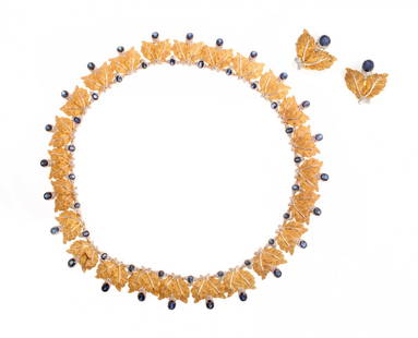 Gian Maria Bucellati: Demi parure made of yellow and white gold with sapphire oval cut about ct.8, weight about gr, 100