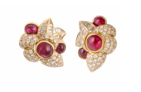 Picchiotti: Earrings made of yellow and white gold with cabochon rubins ct. 6,96 and diamonds brillant cut and baguette cut VVS F/G colore ct. 3,26