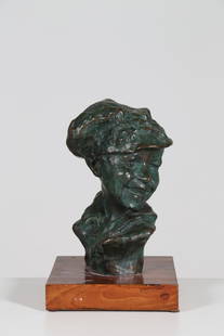 MEDARDO ROSSO Il birichino.: ROSSO MEDARDO (1858 - 1928) Il birichino. Bronzo a patina verde. Cm 22,00 x 36,00 x 15,00. Firma al retro.