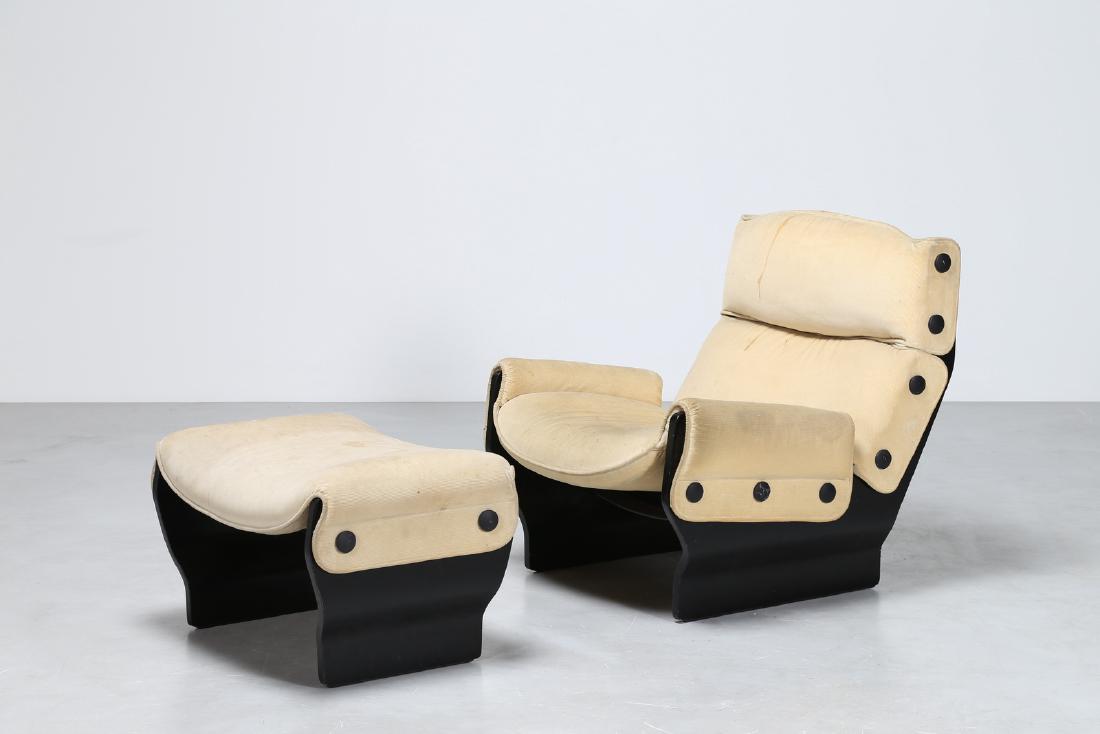 OSVALDO BORSANI Poltrona con pouf in compensato curvo (1 of 8)