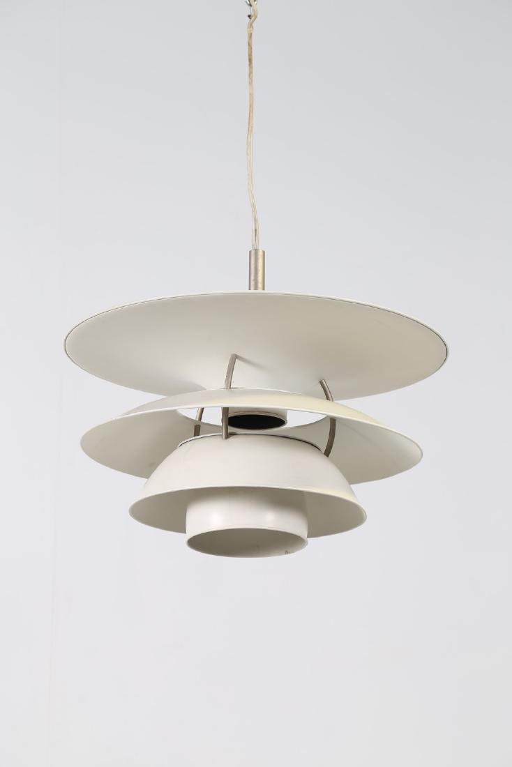 EBBE CHRISTENSEN, SOPHUS FRANDSEN, POUL HENNINGSEN: EBBE CHRISTENSEN, SOPHUS FRANDSEN, POUL HENNINGSEN Lampada a sospensione in alluminio verniciato, mod. Charlottenborg, per Luis Poulsen . -. Cm 58,00 x 40,00.