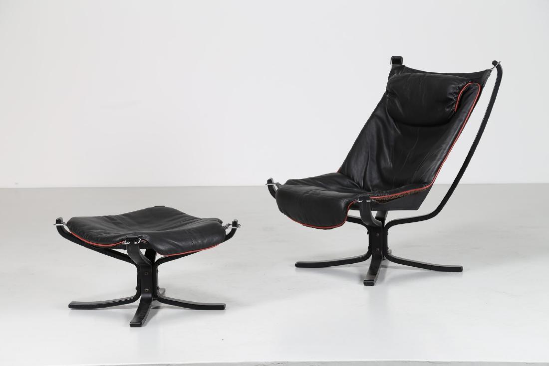 POLTRONA FRAU  Poltrona con pouf in multistrato curvato (1 of 9)