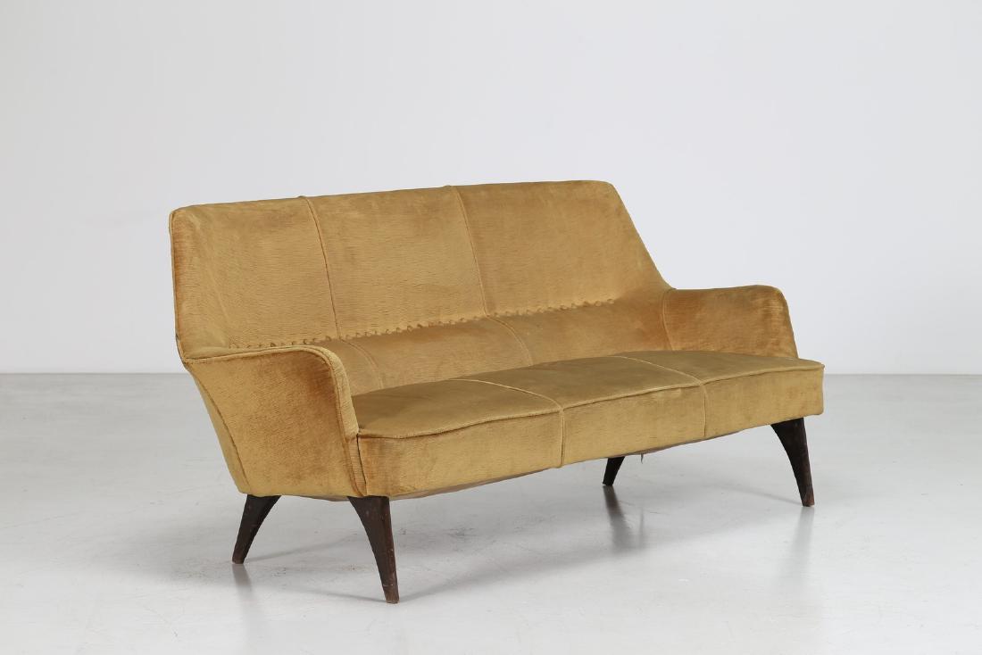 ISA BERGAMO  Attrib. Divano in legno e velluto (1 of 8)