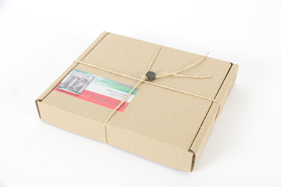 GIOSETTA FIORONI Italian dream between the secrets of: Italian dream between the secrets of Giosetta Fioroni. . Cm 21,00 x 17,50 x 3,00. Spazio Contemporanea, Moncalvo (AT) stamp.