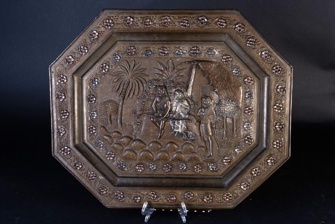 Arte Islamica  A poligonal silver inlaid Thanjavur tray (1 of 6)