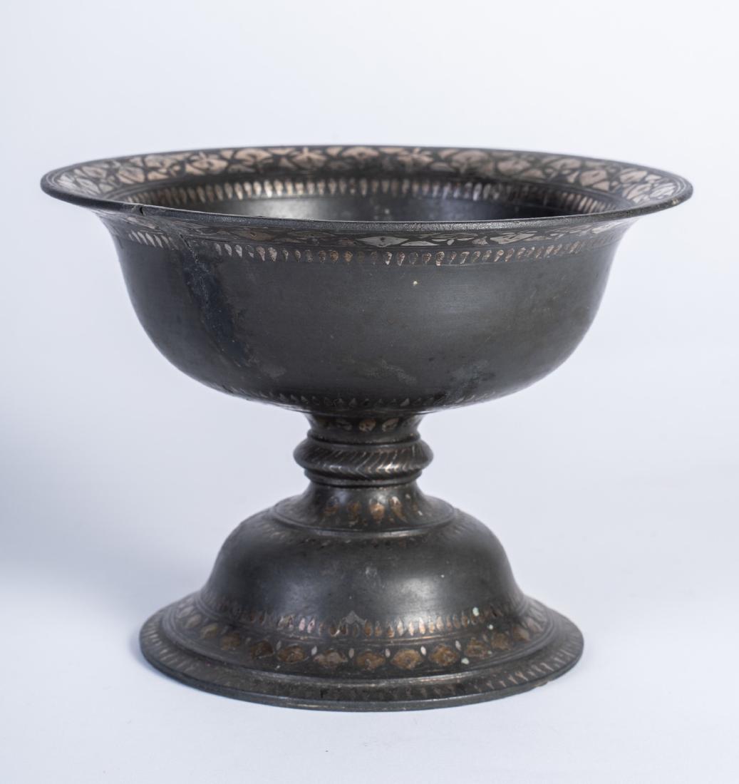 Arte Indiana  A brass and silver inlaid double bell (1 of 6)