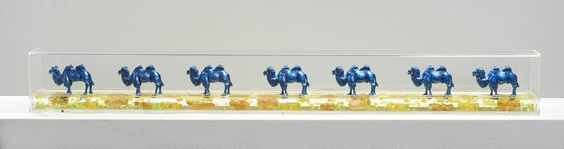 WILLIAM SWEETLOVE Seven Cloned blu camels.: Seven Cloned blu camels. 2006. Epoxy resin and plastic. Cm 15,00 x 130,00 x 11,00. Artist's authenticity certificate on photo.