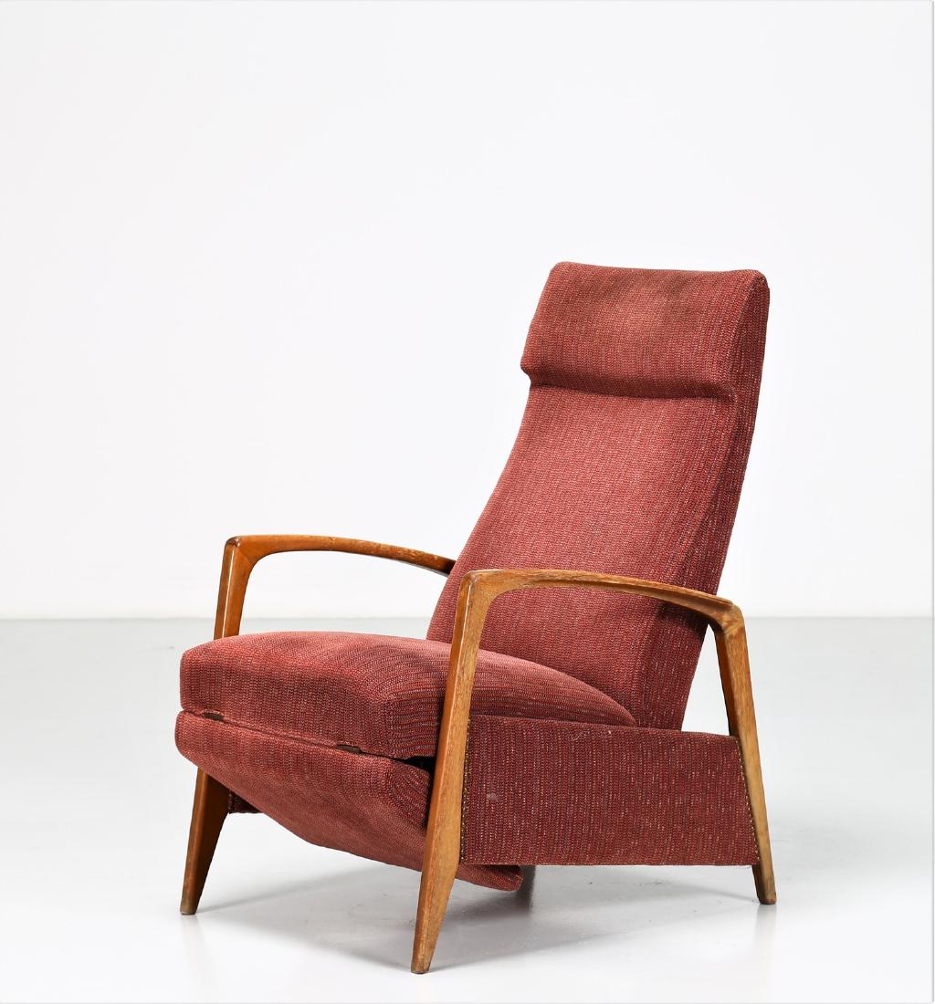 ISA BERGAMO Recliner armchair in walnut and fabric,: Recliner armchair in walnut and fabric, 1950s. . Cm 70,00 x 100,00 x 80,00.