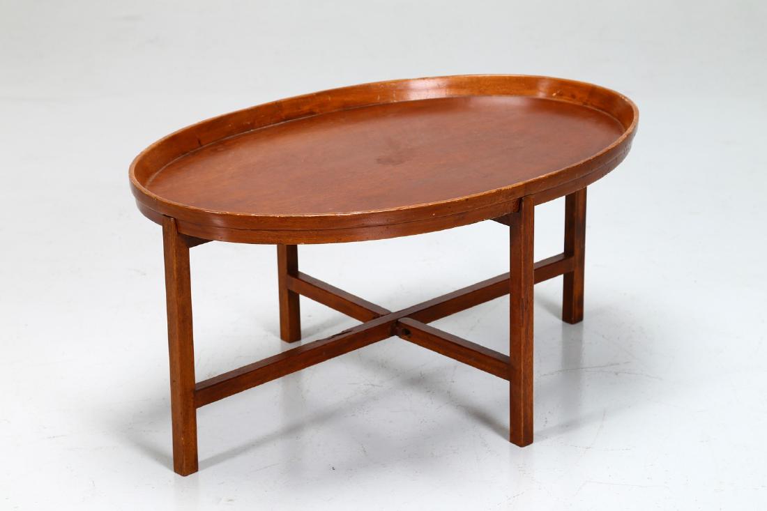 MANIFATTURA ITALIANA Tavolino pieghevole, anni 60.: ITALIAN MANUFACTURE Tavolino pieghevole, anni 60. . Cm 90,00 x 43,00 x 60,00. Legno di noce
