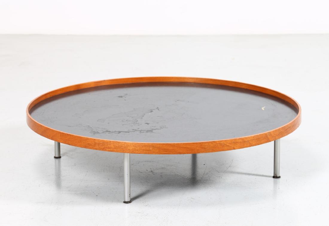 GEORGE NELSON Tavolino tondo.: Tavolino tondo. . Cm 101,00 x 24,00 x 101,00. Legno e metallo verniciato