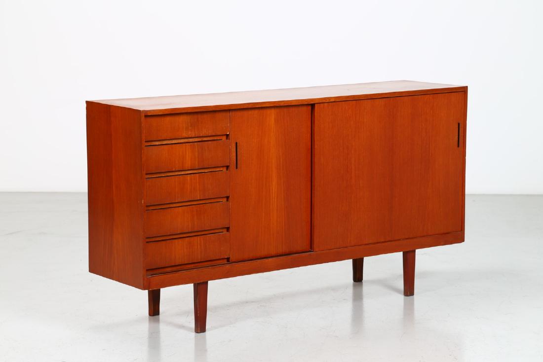 MANIFATTURA ITALIANA Credenza anni 60.: ITALIAN MANUFACTURE Credenza anni 60. . Cm 160,00 x 87,00 x 41,00. Legno