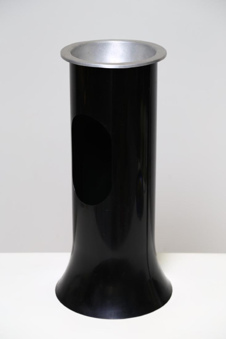 SERGIO ASTI Basket with ashtray.: Basket with ashtray. Aluminum and plastic. Cm 29,00 x 60,00 x 29,00. Produced by Bilumen, trademark lower, "BILUMEN, Art. 12, design Sergio Asti, made in Italy", 70s.