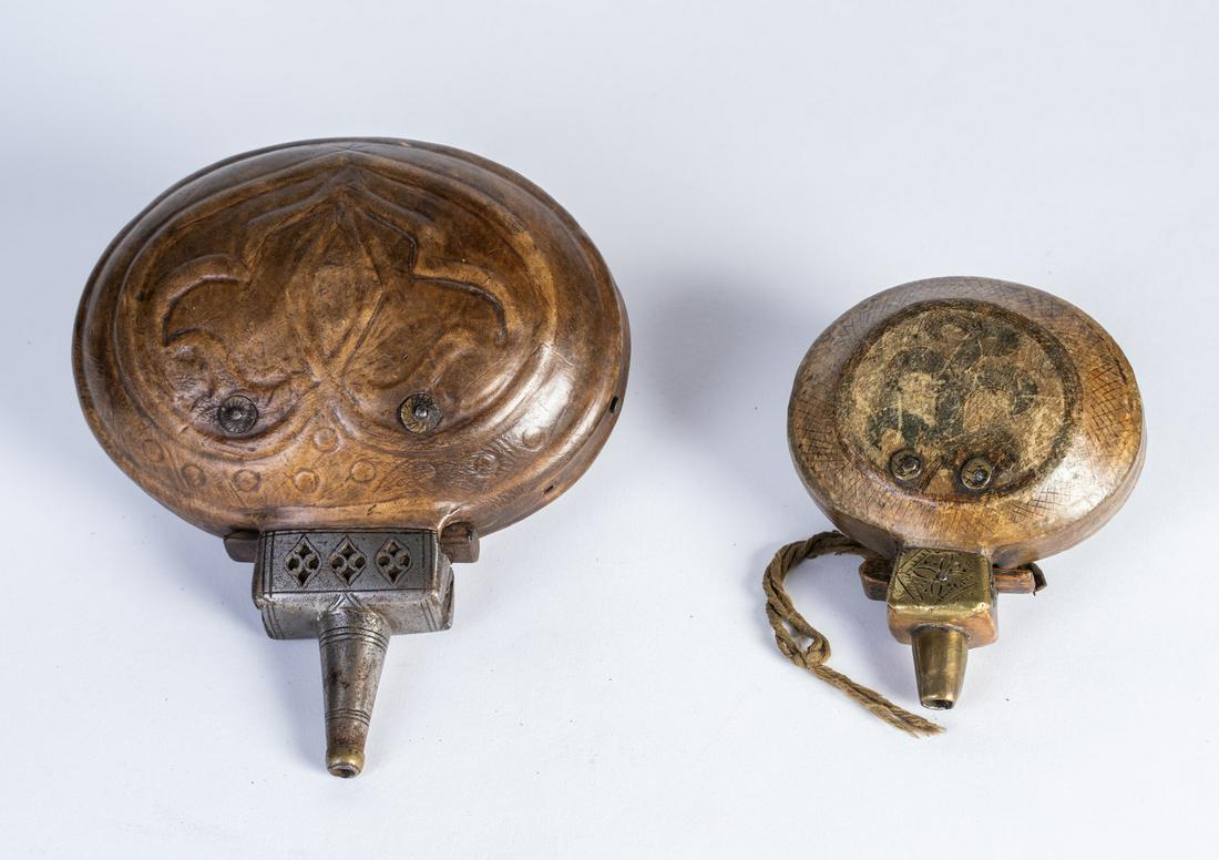 Arte Islamica  Two Ottoman leather coated metal powder (1 of 4)