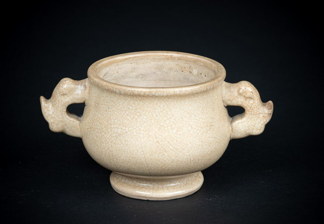 Arte Cinese  A craquelÃ© porcelain footed cup with pig (1 of 4)