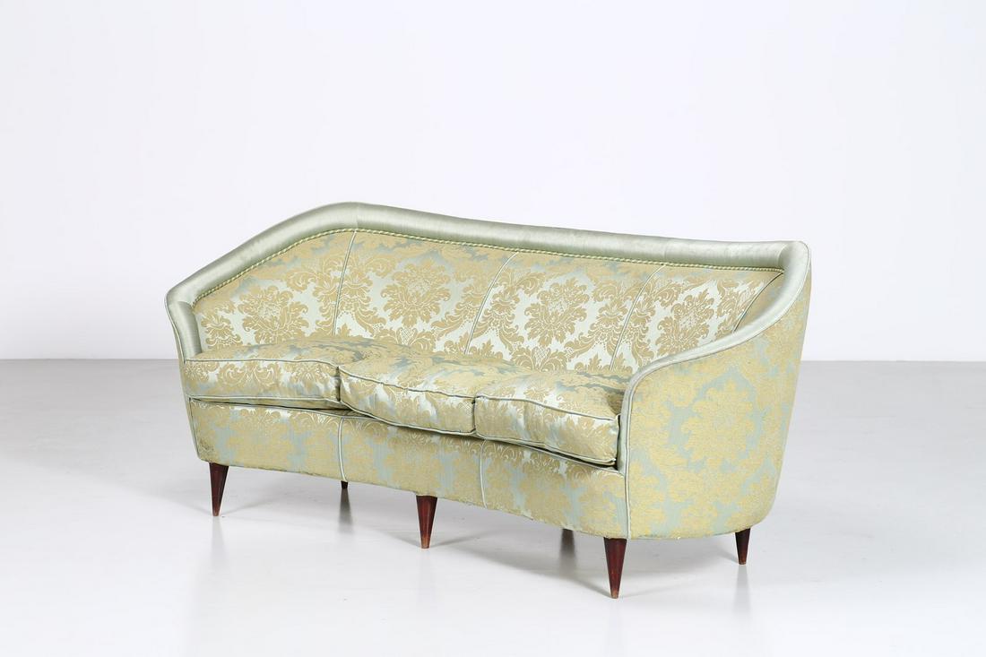 CASA E GIARDINO Sofa. (1 of 7)