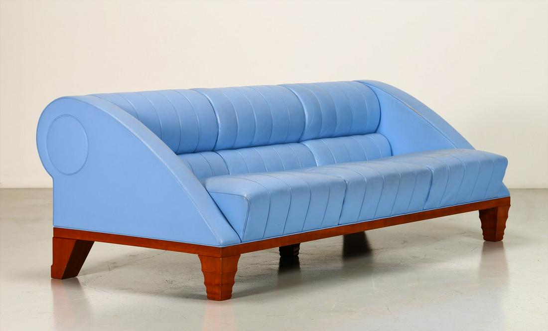LEON KRIER Divano.: Divano. Cherry wood and leather. Cm 199,00 x 71,00 x 101,00. Aries model, for Giorgetti, ann 90. Original label present: "GIORGETTI, Designed by Leon Krier, Made in Italy, 34041".Publications: Domus,