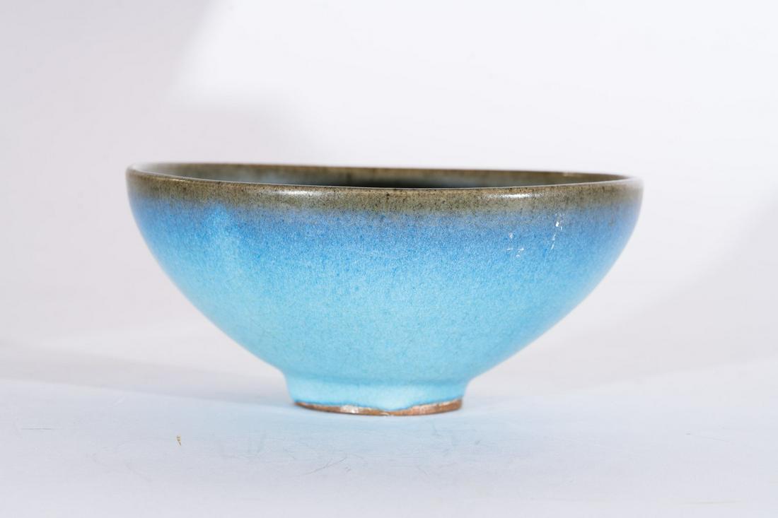 Arte Cinese  A jun lavander glazed pottery bowl with (1 of 3)