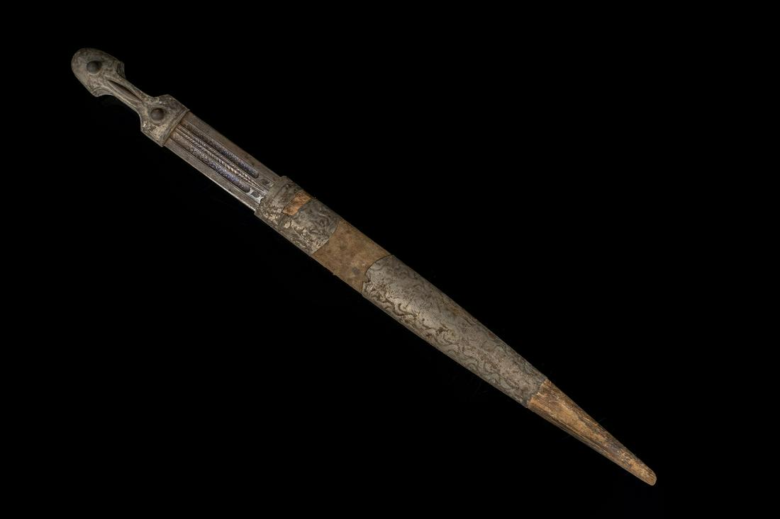 Arte Islamica A kandjal dagger Caucasus, 19th century: Islamic Art A kandjal dagger Caucasus, 19th century . . Cm 51,00.