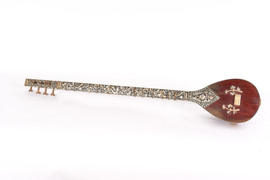 Arte Indiana  A red wooden mother-of-pearl inlaid (1 of 4)